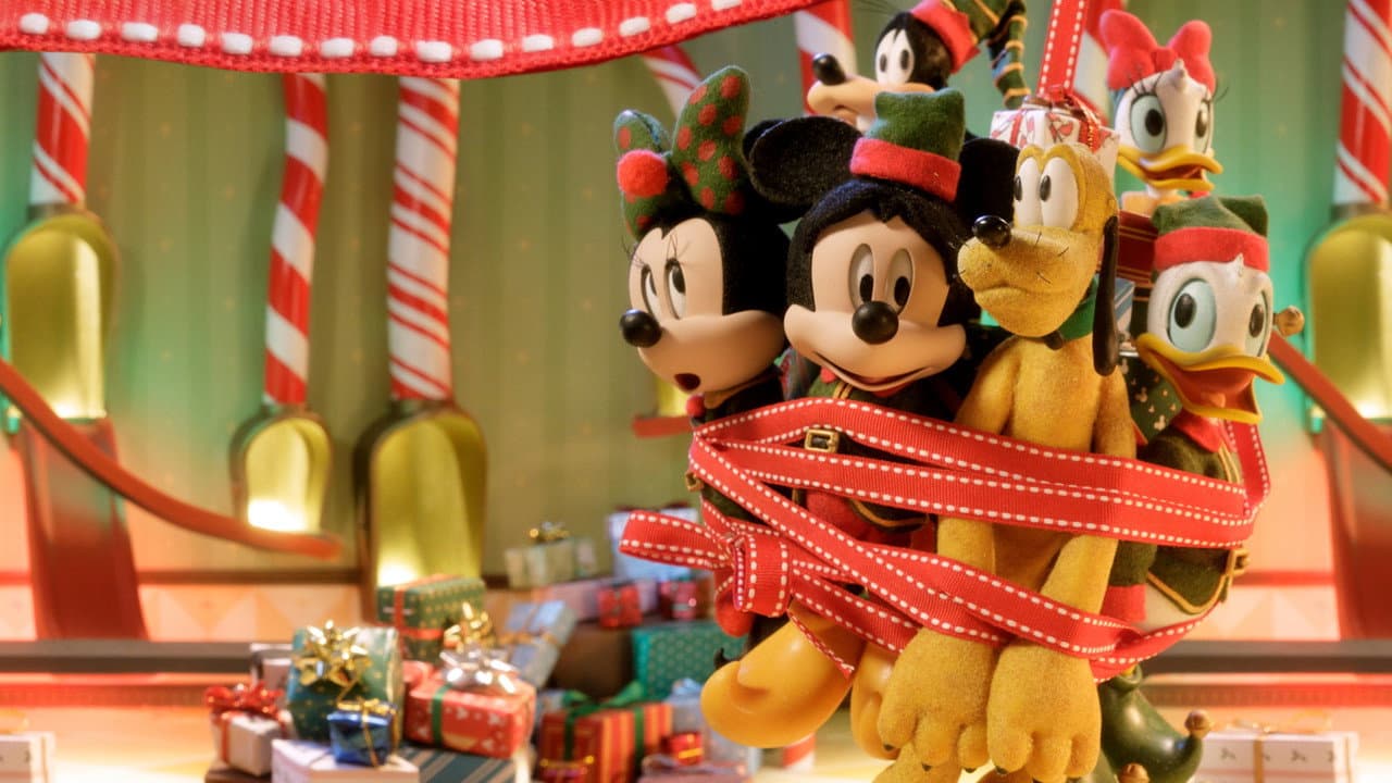 Mickey Saves Christmas still 6