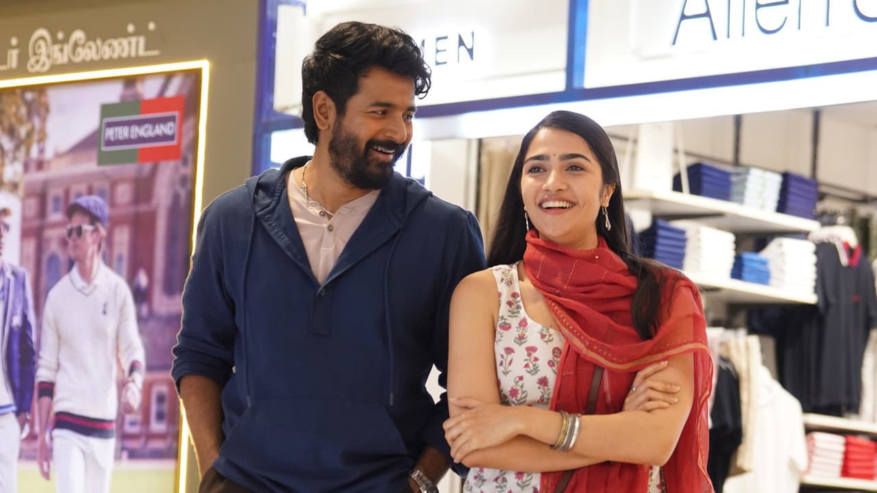 Madharaasi Movie Review: A Dark Tamil Thriller still 7
