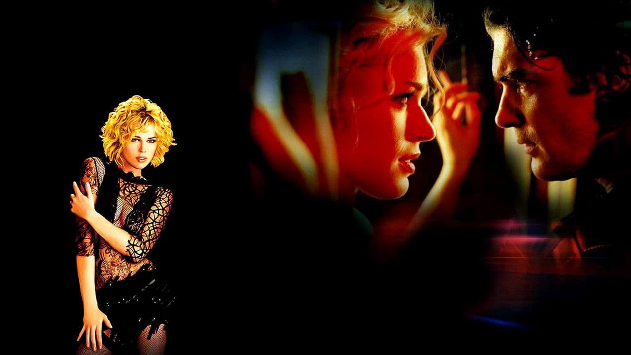 Femme Fatale still 2